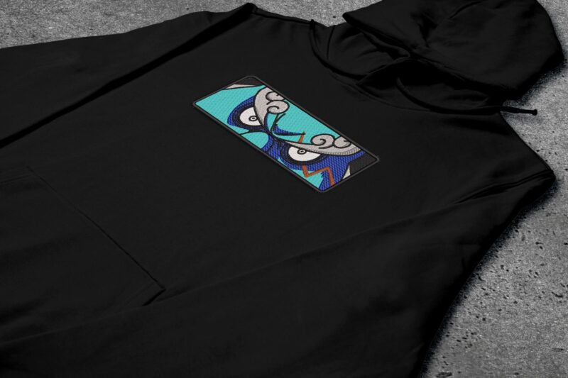 Crni duks sa vezom inspirisan One Piece anime serijalom, sa motivom Jinbe