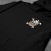 Crni duks sa vezom inspirisan One Piece anime serijalom, sa motivom Gear 5 Jolly Roger (mali)