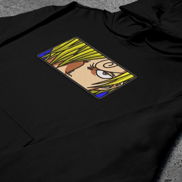 Crni duks sa vezom inspirisan One Piece anime serijalom, sa motivom Vinsmoke Sanji